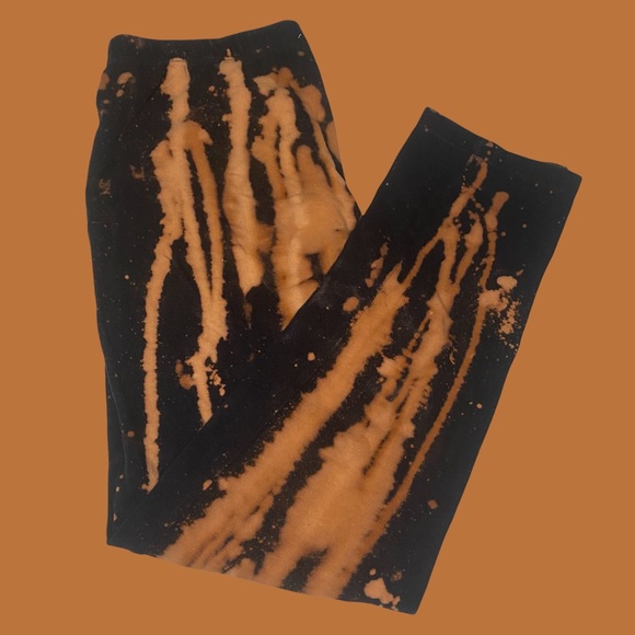 Bleached Capri Leggings - Picture 5 of 6